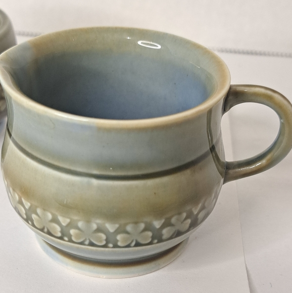 Vintage Wade Irish Porcelain Shamrock Cream and Sugar. - Picture 7 of 8